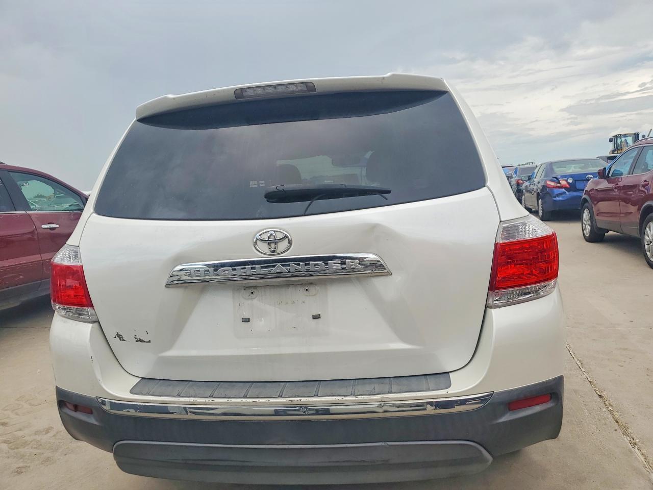 2011 TOYOTA HIGHLANDER BASE — Фото 6 из 13