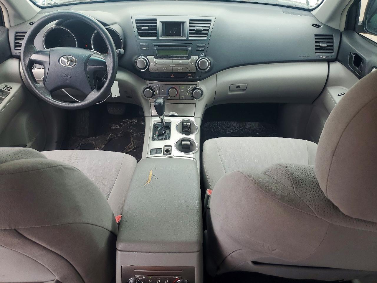 2011 TOYOTA HIGHLANDER BASE — Фото 8 из 13