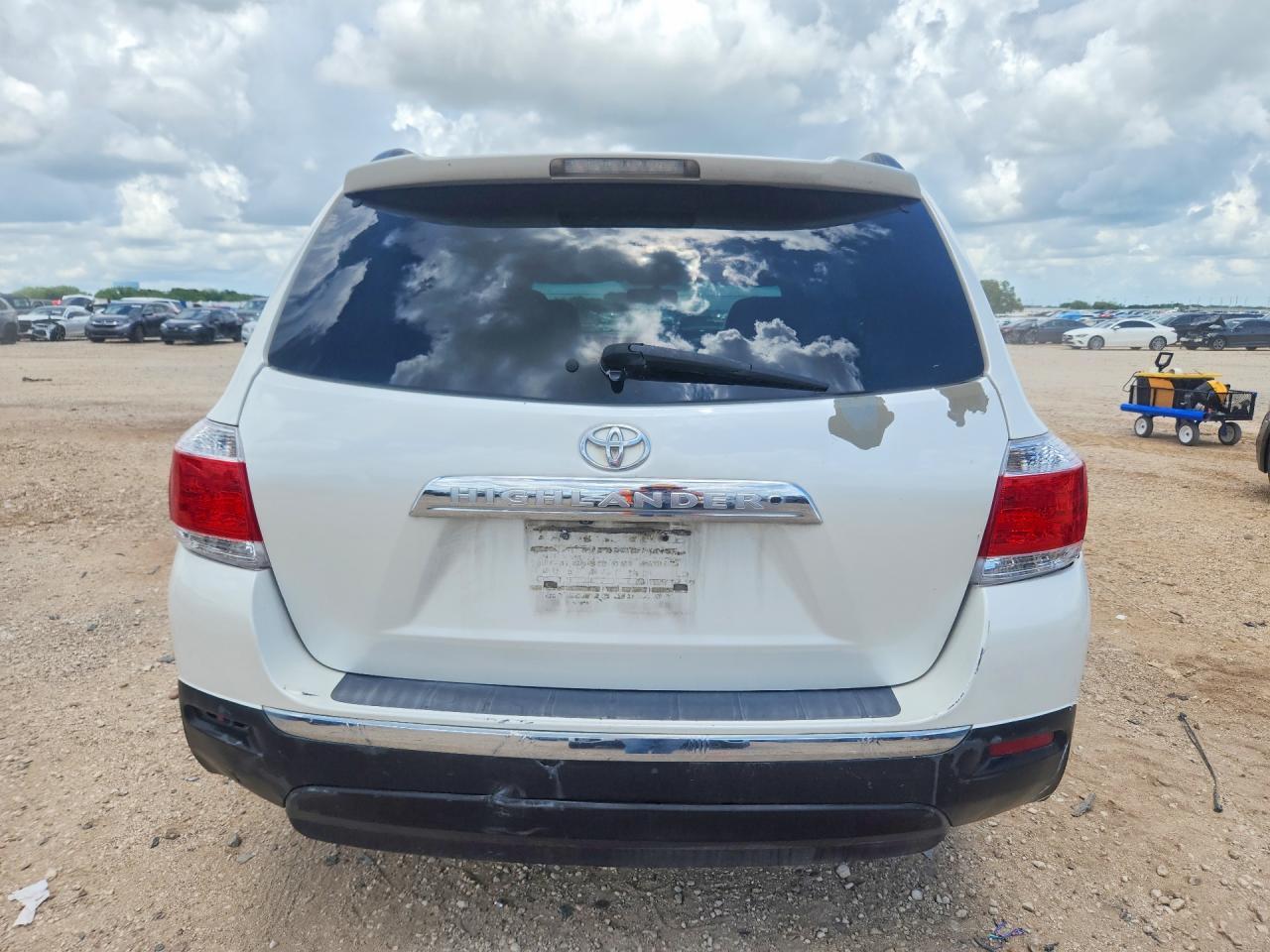 2012 TOYOTA HIGHLANDER SE — Фото 6 из 13