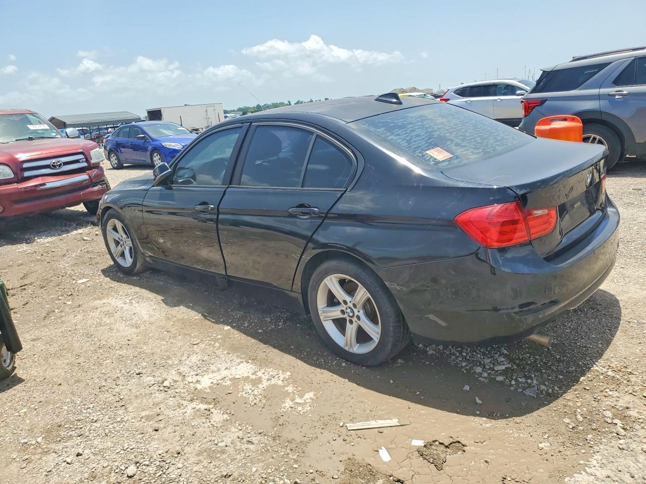 2014 BMW 320 I — Фото 2 из 12