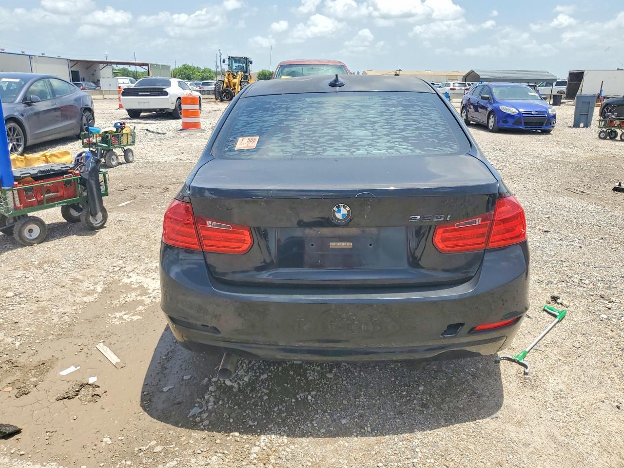 2014 BMW 320 I — Фото 6 из 12
