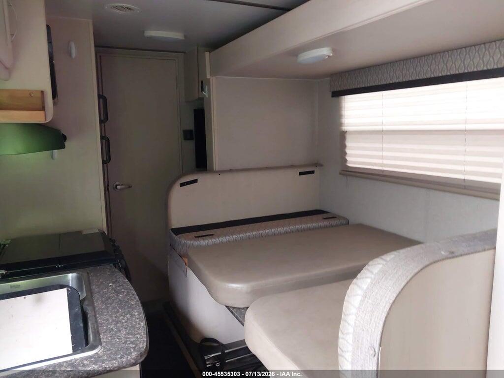 54CTM2J24J3039347 2018 WINNEBAGO MICRO MINI 2108DS photo no. 5