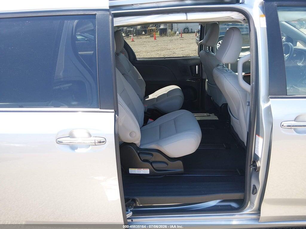 5TDDZ3DC7KS227375 2019 TOYOTA SIENNA photo no. 8
