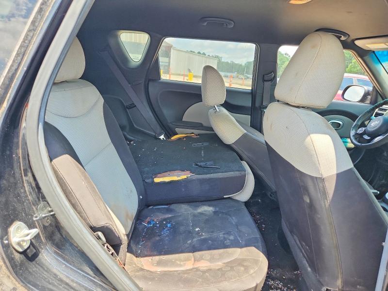 KNDJN2A26F7225962 2015 KIA SOUL photo no. 11