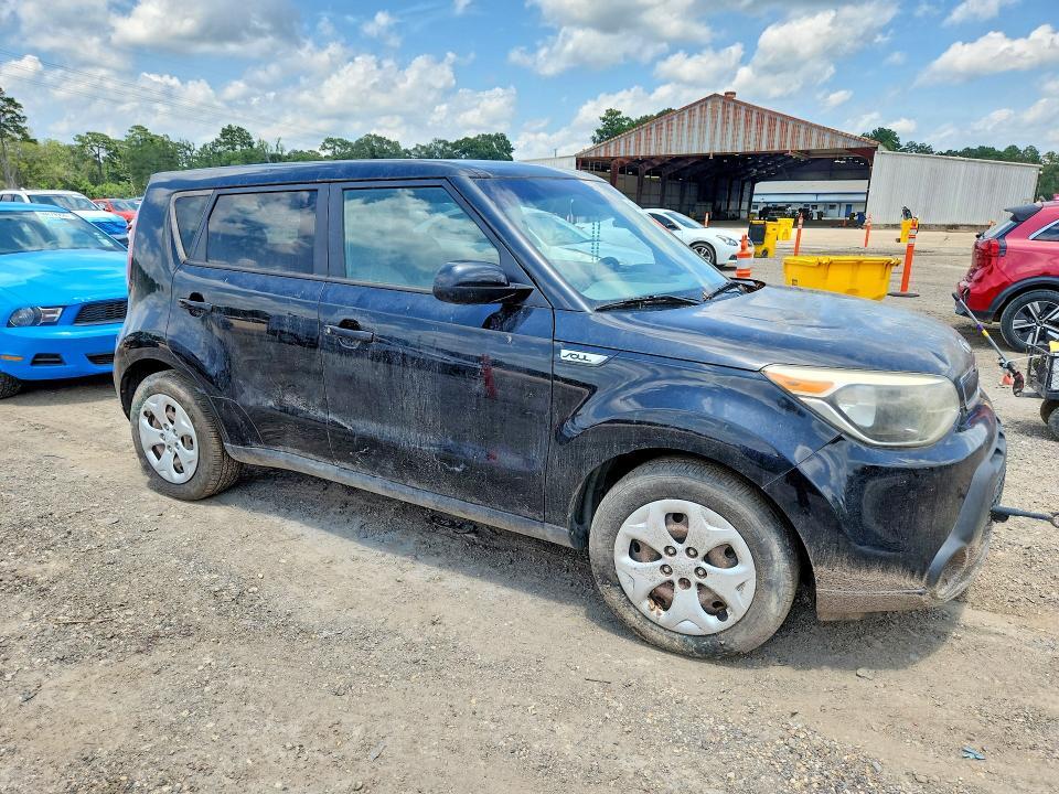 KNDJN2A26F7225962 2015 KIA SOUL photo no. 4