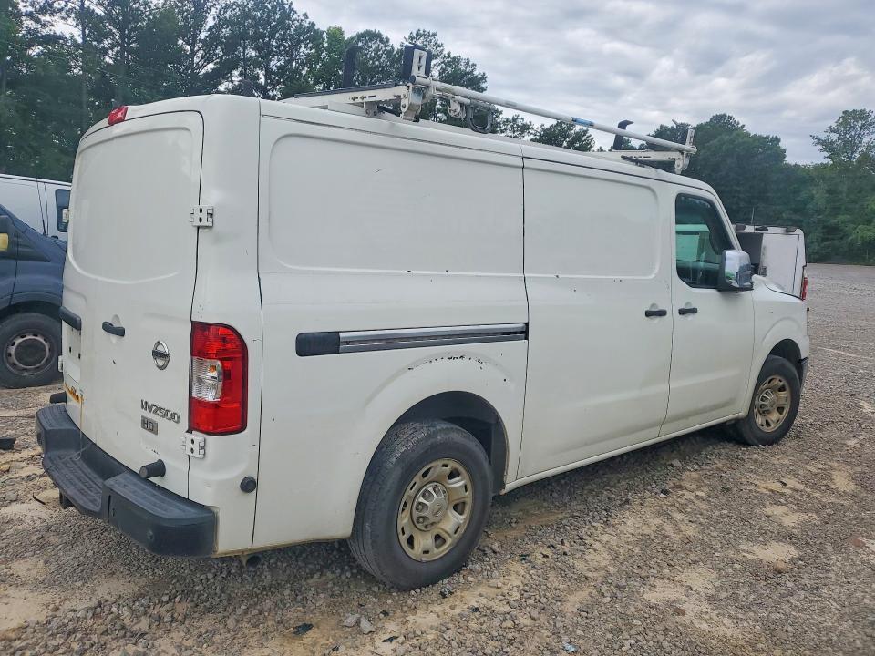 2015 NISSAN NV 2500 HD S — Фото 3 из 12