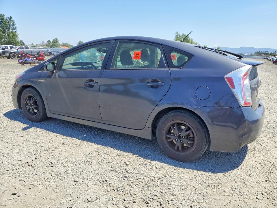 2015 TOYOTA PRIUS TWO — Фото 2 из 12