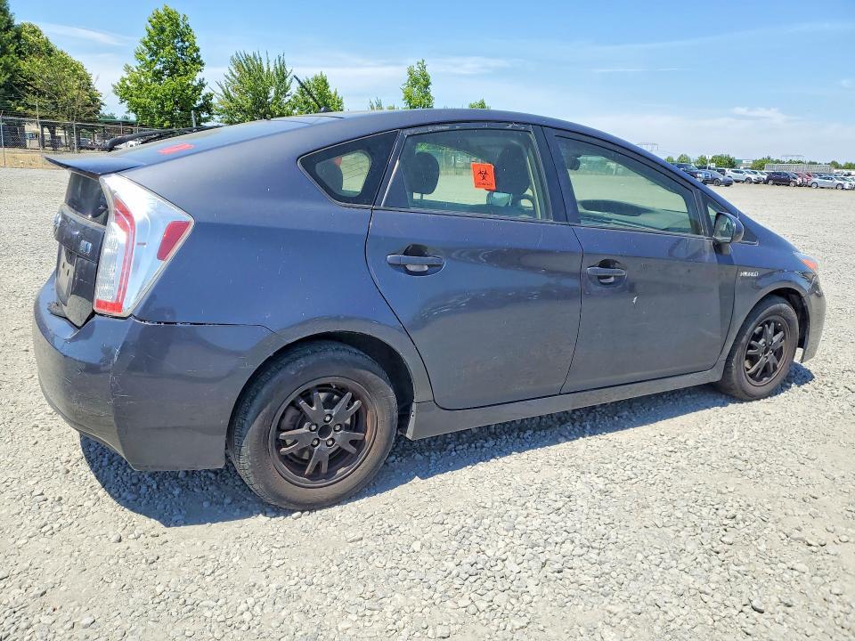 2015 TOYOTA PRIUS TWO — Фото 3 из 12
