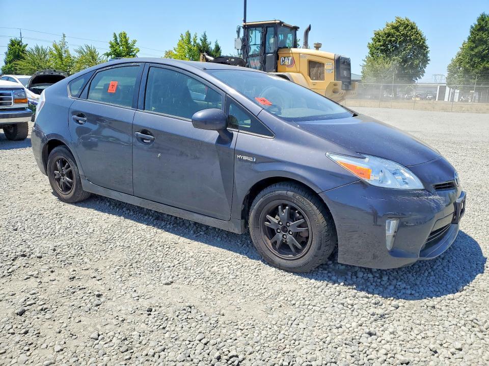 2015 TOYOTA PRIUS TWO — Фото 4 из 12