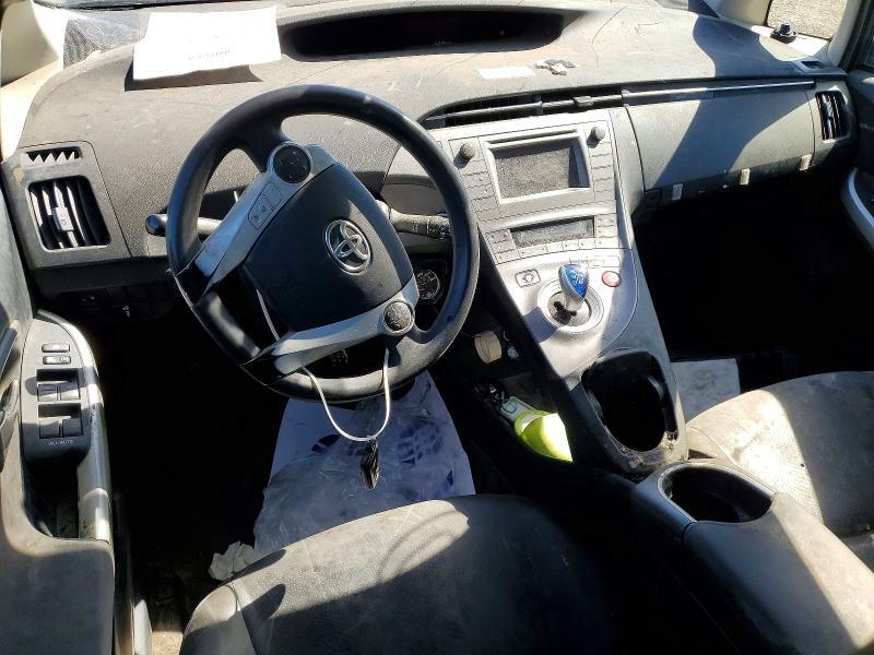 2015 TOYOTA PRIUS TWO — Фото 8 из 12