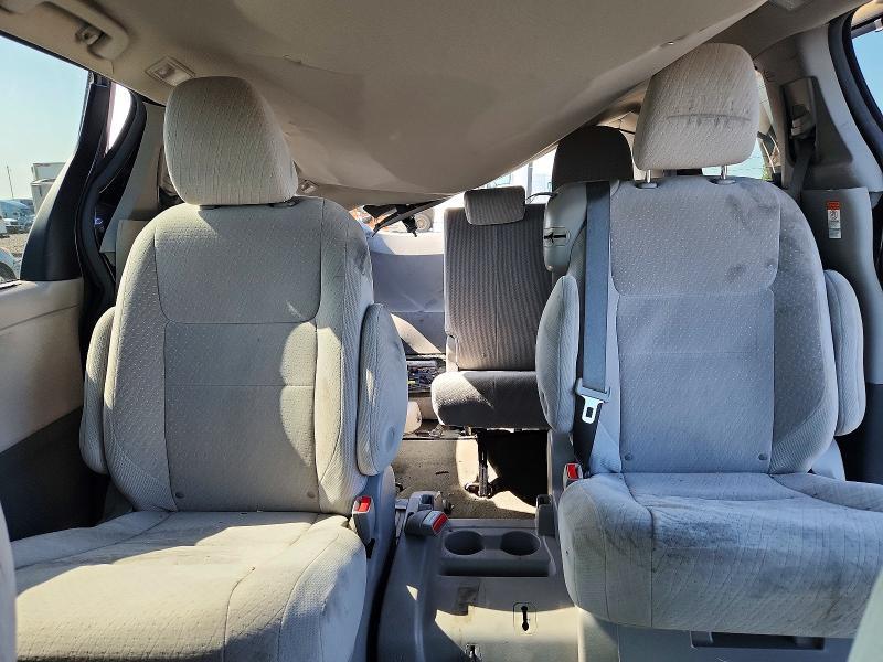 2015 TOYOTA SIENNA LE — Фото 10 из 13