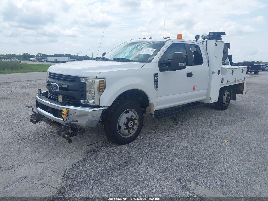 1FD7X3B68JEB52962 2018 FORD F-350 photo no. 2