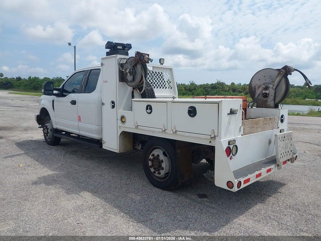 1FD7X3B68JEB52962 2018 FORD F-350 photo no. 3