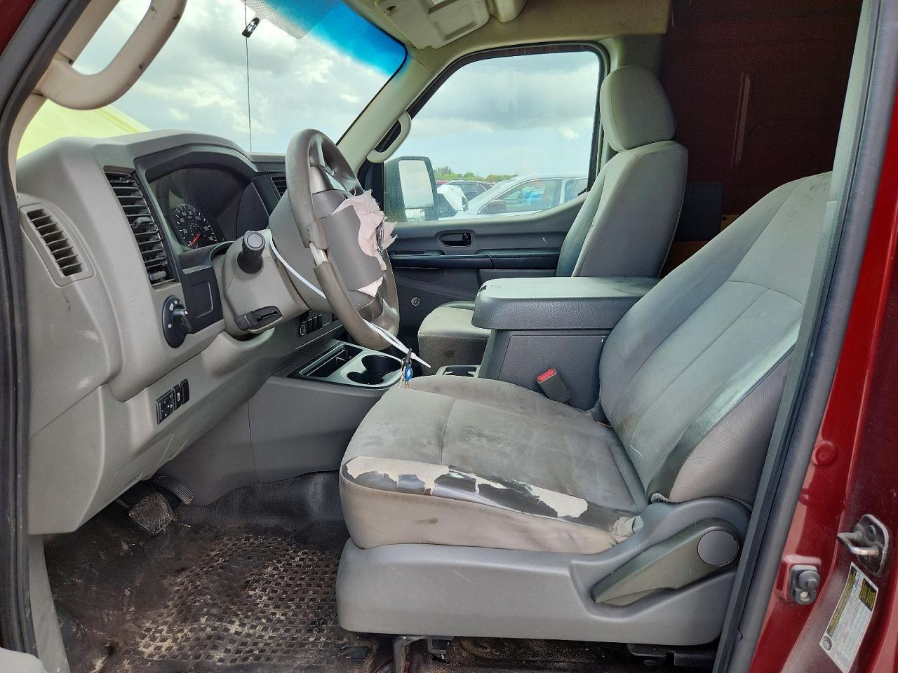2012 NISSAN NV 2500 — Фото 7 из 12