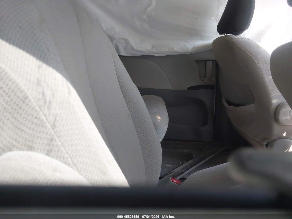5TDJK3DC4ES079357 2014 TOYOTA SIENNA photo no. 8