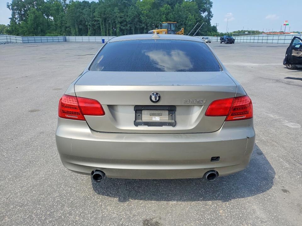 2011 BMW 335 I — Фото 6 из 12