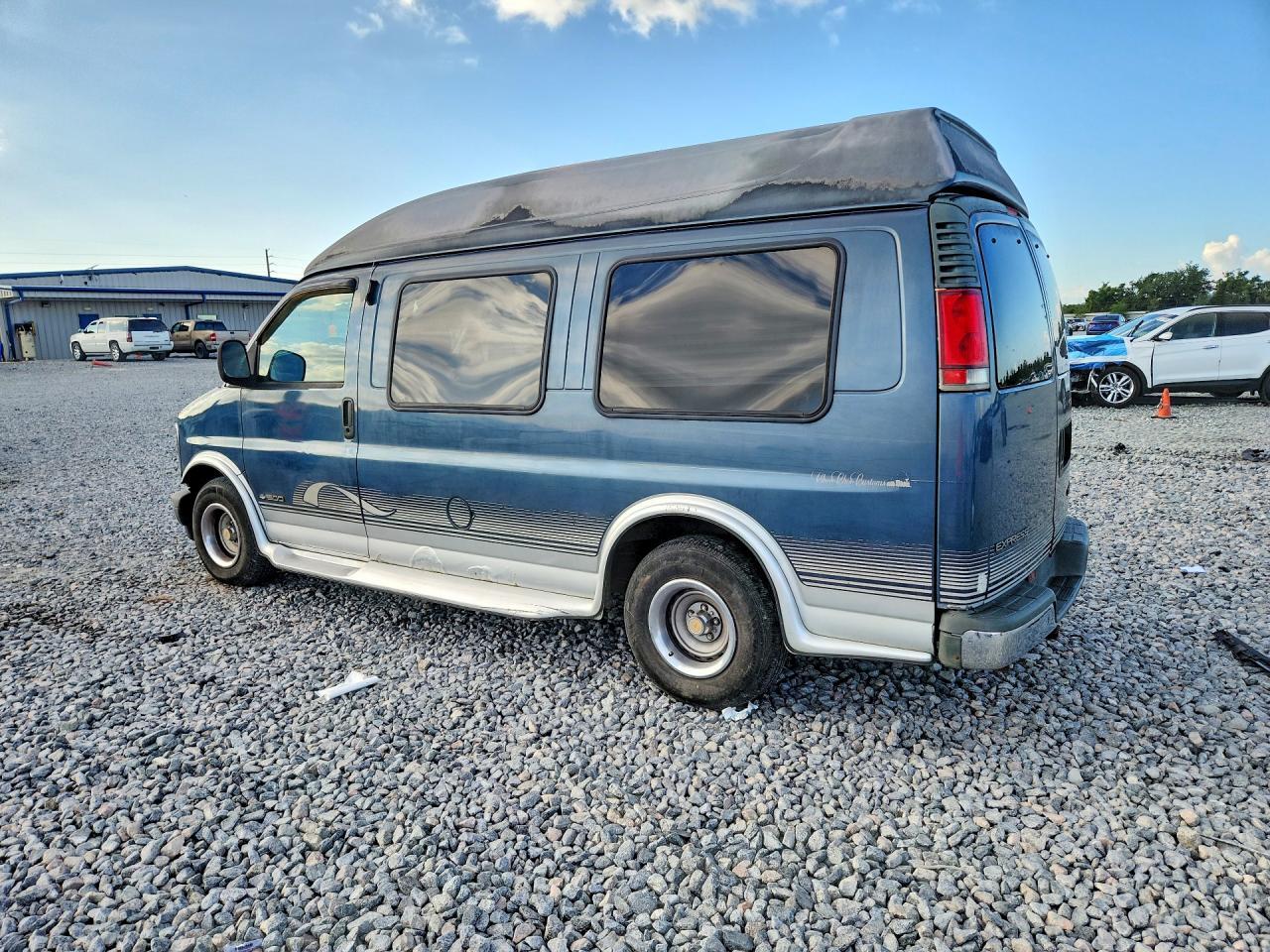 1999 CHEVROLET EXPRESS G1500 — Фото 2 из 12