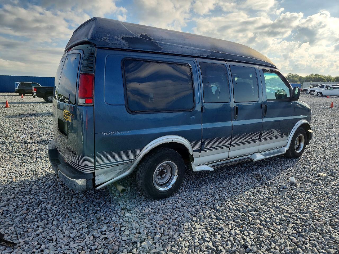1999 CHEVROLET EXPRESS G1500 — Фото 3 из 12