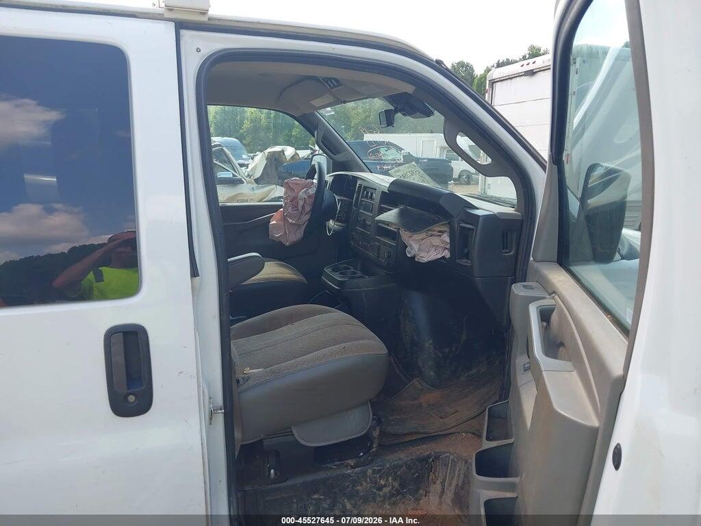 1GAZGPFP5M1215883 2021 CHEVROLET EXPRESS PASSENGER photo no. 5