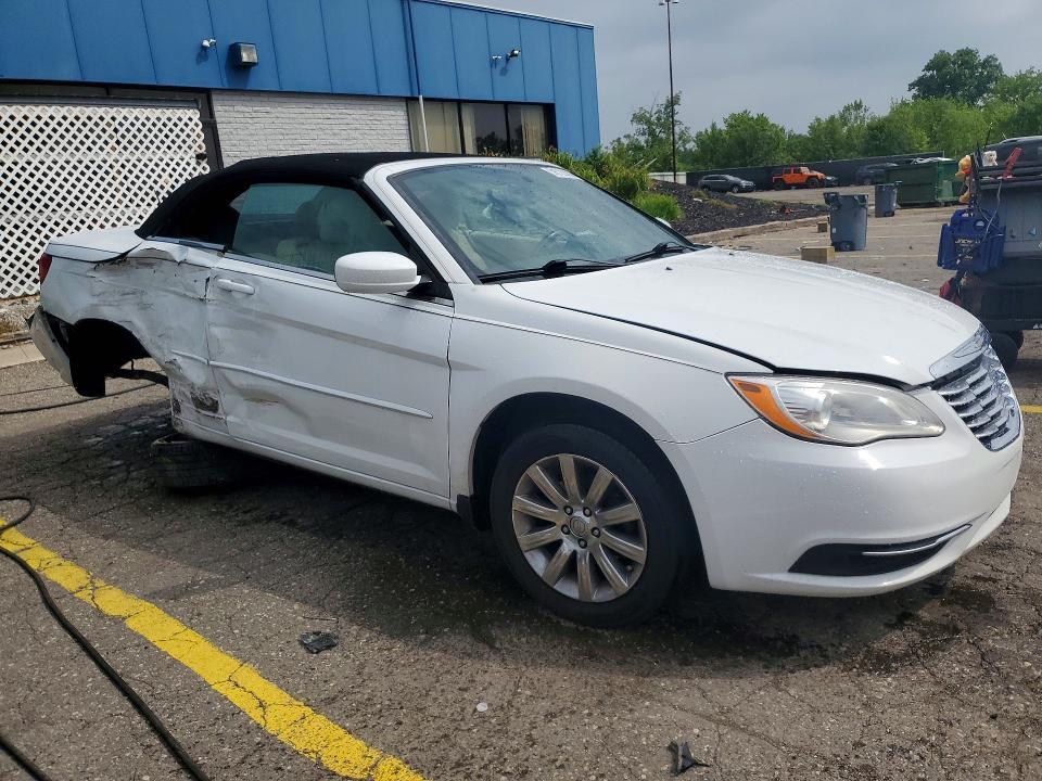 1C3BCBEGXEN131114 2014 CHRYSLER 200 photo no. 4
