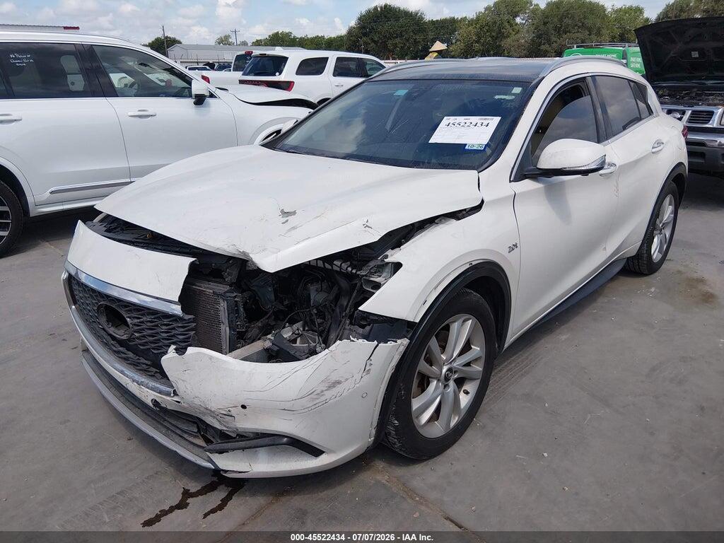 SJKCH5CP6JA045111 2018 INFINITI QX30 photo no. 2