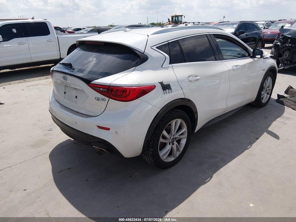 SJKCH5CP6JA045111 2018 INFINITI QX30 photo no. 4