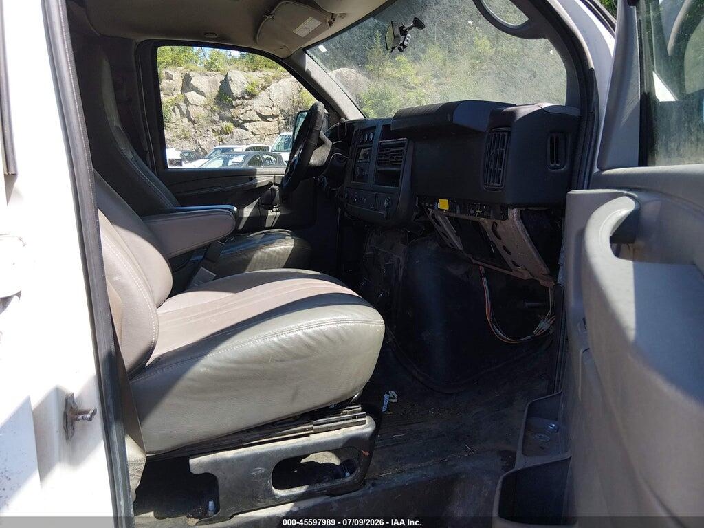 1GCWGFFF2F1103802 2015 CHEVROLET EXPRESS 2500 photo no. 5