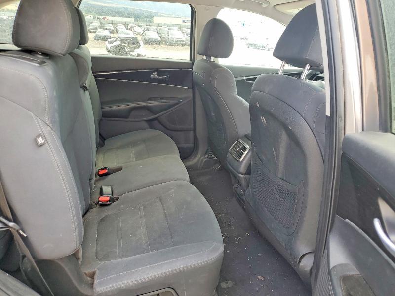 2019 KIA SORENTO LX V6 — Фото 10 из 13