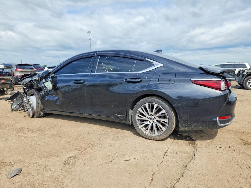 2019 LEXUS ES 300H — Фото 2 из 12