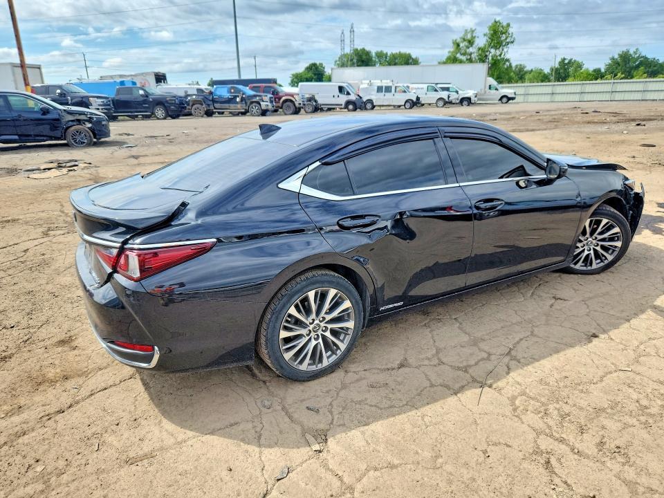 2019 LEXUS ES 300H — Фото 3 из 12