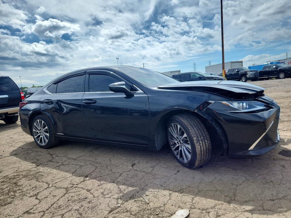 2019 LEXUS ES 300H — Фото 4 из 12