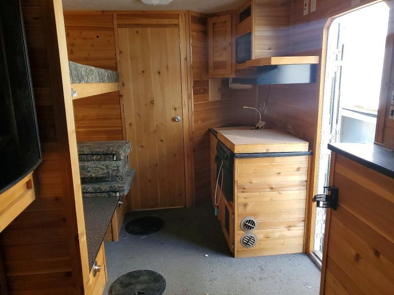 2015 AMERICAN SURPLUS ICE CASTLE CAMPER — Фото 5 из 10
