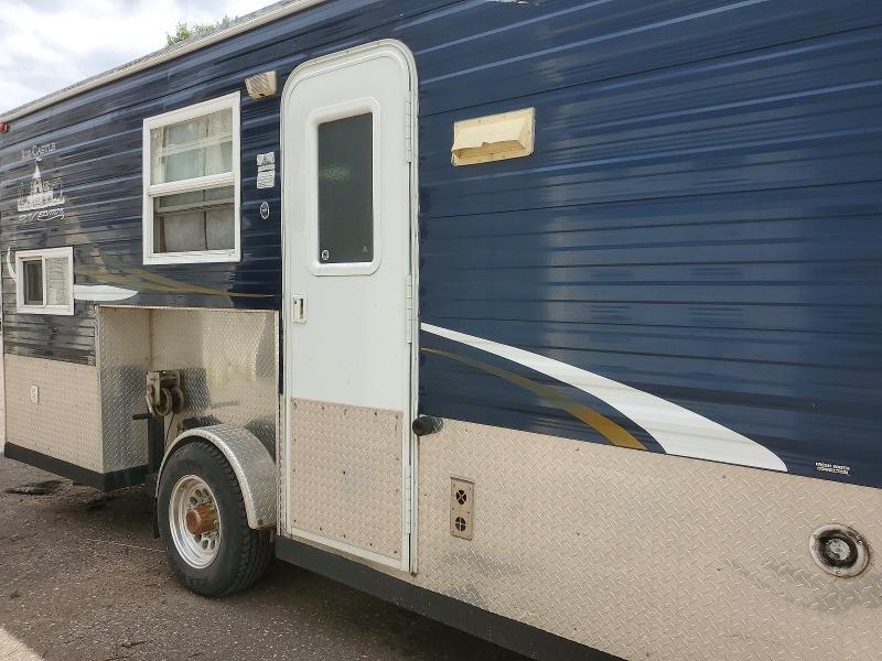 2015 AMERICAN SURPLUS ICE CASTLE CAMPER — Фото 9 из 10