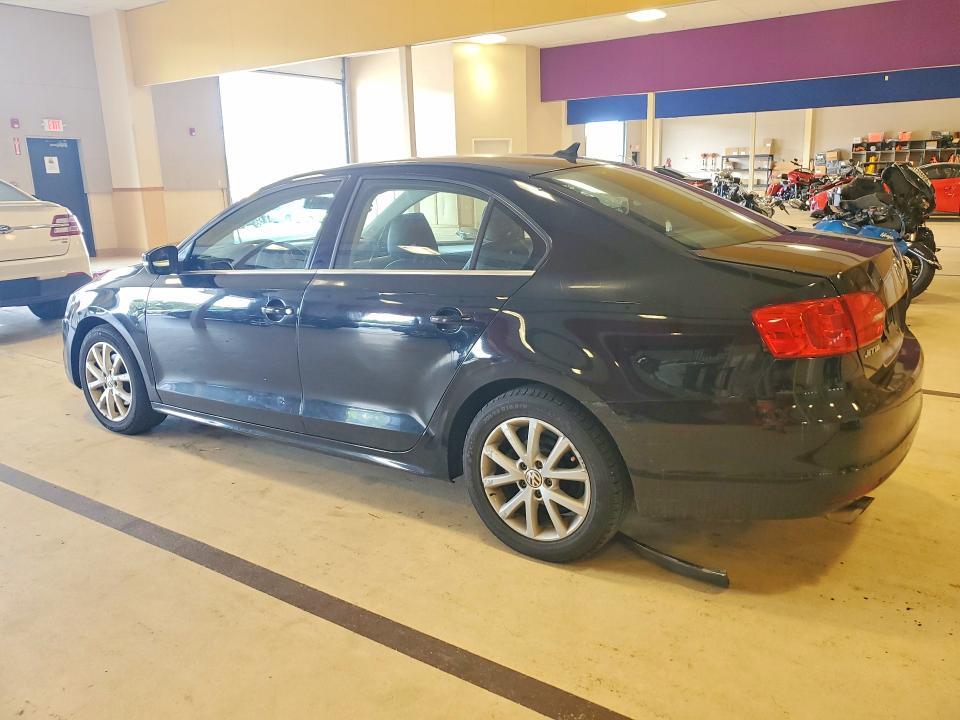 3VWD17AJ6EM330645 2014 VOLKSWAGEN JETTA photo no. 2