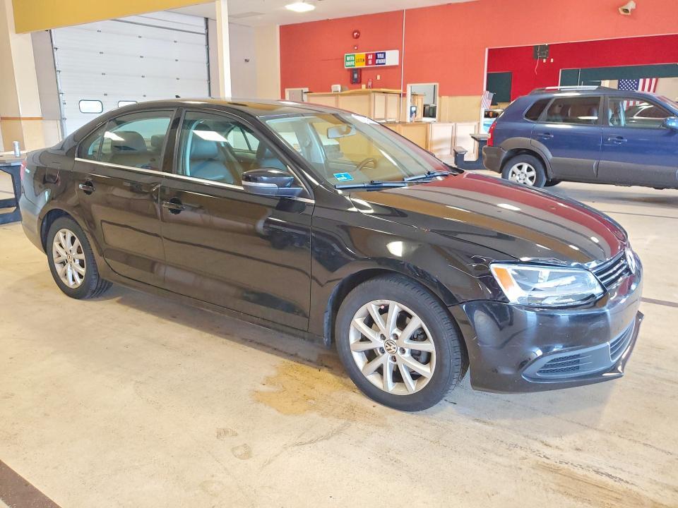 3VWD17AJ6EM330645 2014 VOLKSWAGEN JETTA photo no. 4