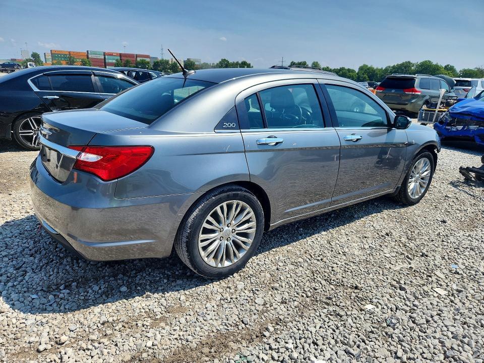 2013 CHRYSLER 200 LIMITED — Фото 3 из 13