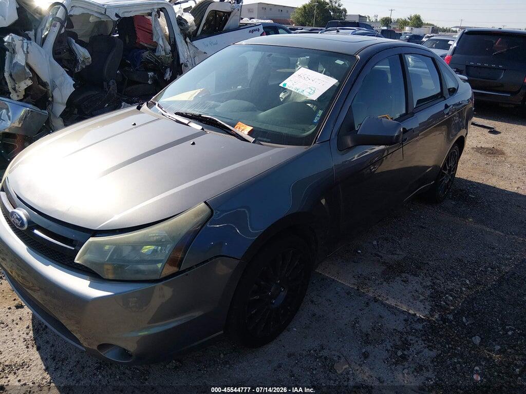 1FAHP3GN8AW272687 2010 FORD FOCUS photo no. 2
