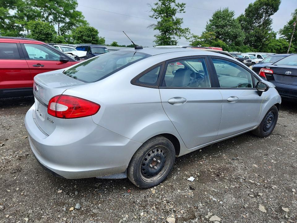 2013 FORD FIESTA S — Фото 3 из 12