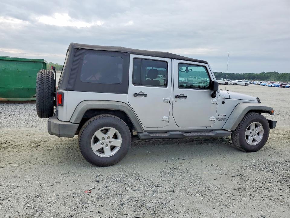 2010 JEEP WRANGLER UNLIMITED SPORT — Фото 3 из 12
