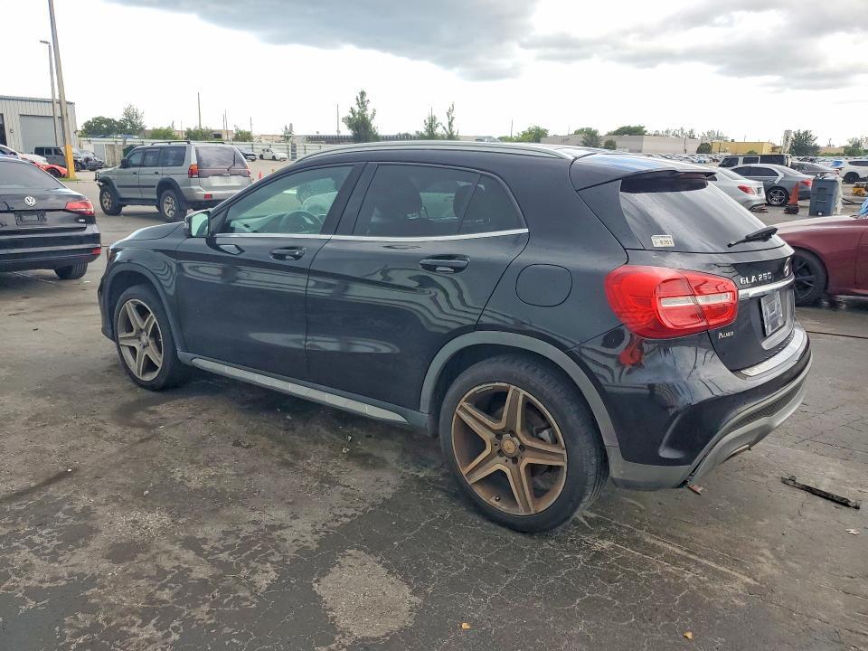 2015 MERCEDES-BENZ GLA 250 — Фото 2 из 12