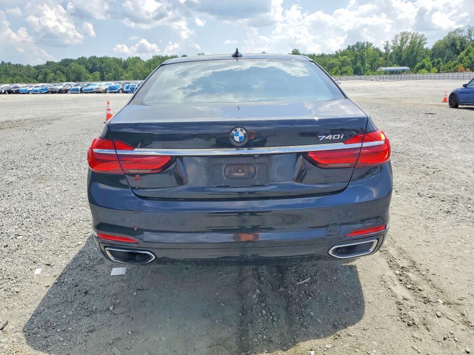 2016 BMW 740 I — Фото 6 из 12