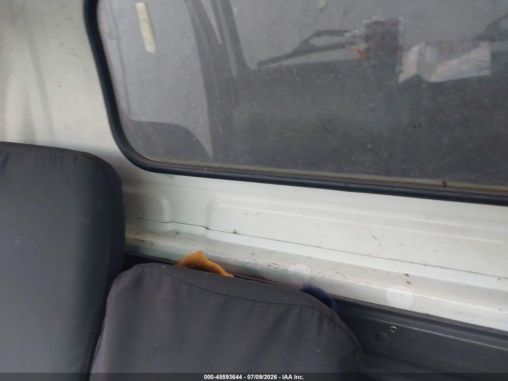 JALB4B14X27011624 2002 ISUZU NPR photo no. 7