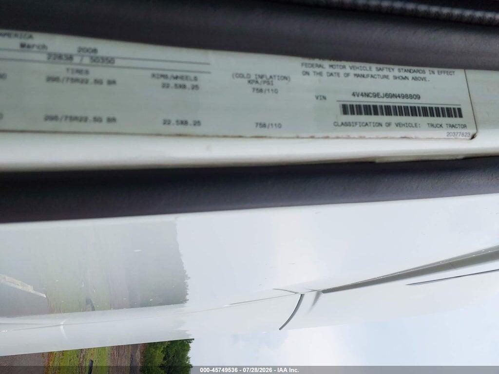 4V4NC9EJ69N498809 2009 VOLVO VN photo no. 8
