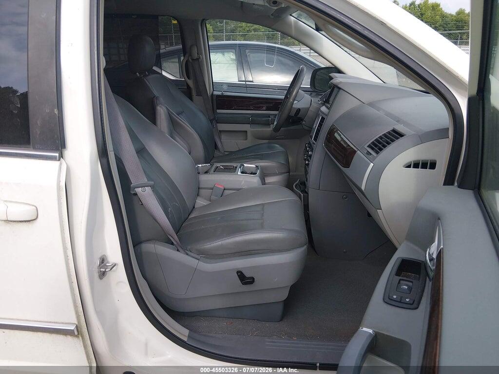2A4RR5DX8AR267986 2010 CHRYSLER TOWN & COUNTRY photo no. 5