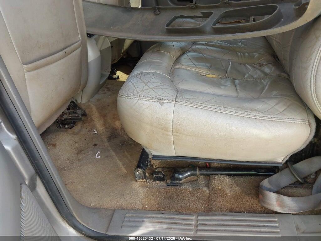 1GNFK16T11J233318 2001 CHEVROLET SUBURBAN 1500 photo no. 8