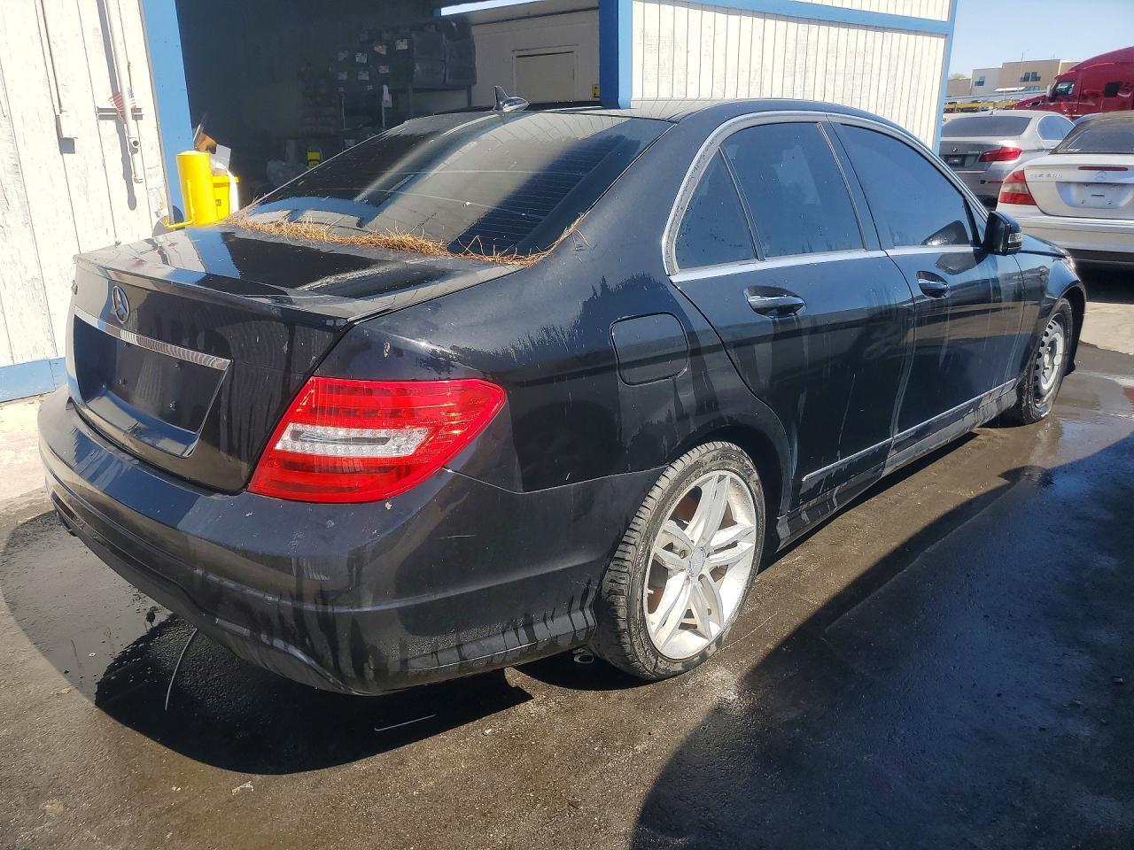 2013 MERCEDES-BENZ C 250 — Фото 3 из 12
