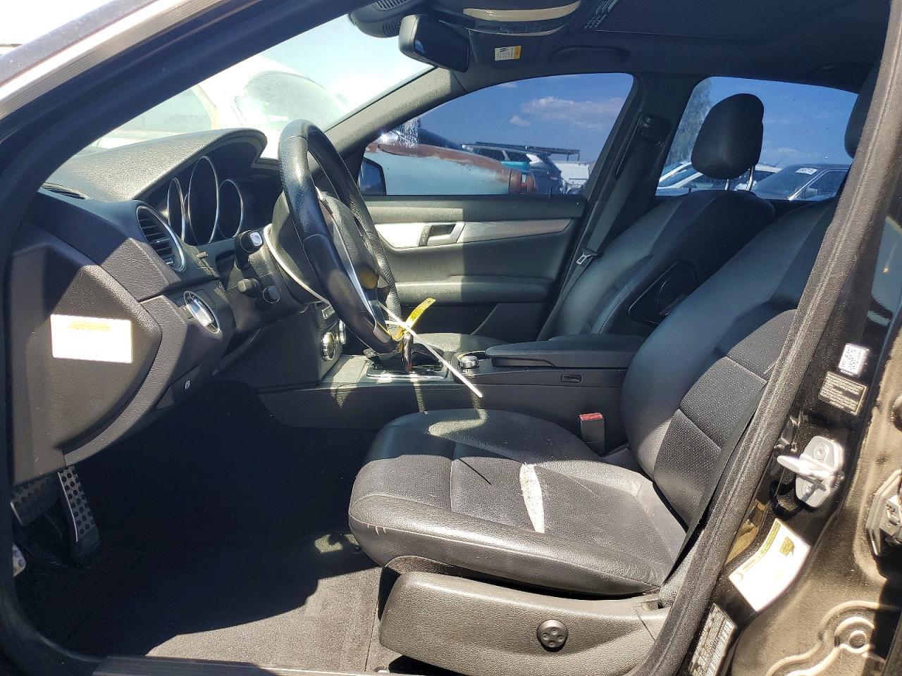 2013 MERCEDES-BENZ C 250 — Фото 7 из 12