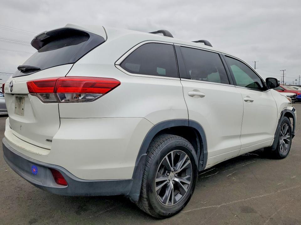 2018 TOYOTA HIGHLANDER LE — Фото 3 из 13
