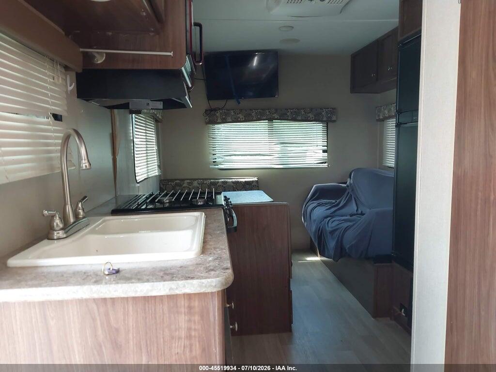 4YDT19224HH930832 2017 KEYSTONE COLEMAN LANTERN 17RD photo no. 5