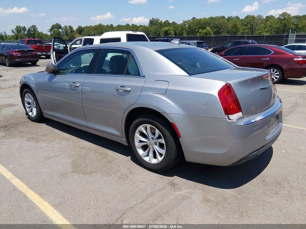 2C3CCAAG5FH930491 2015 CHRYSLER 300 photo no. 3
